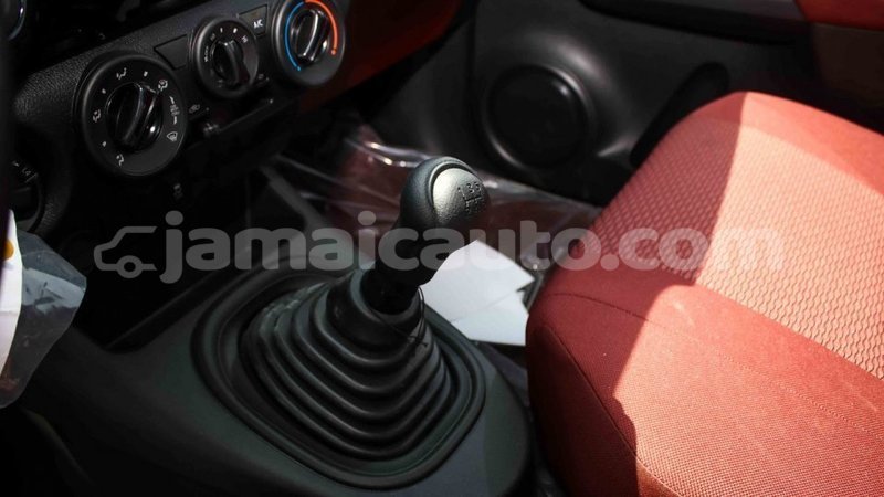 Big with watermark toyota hilux clarendon import dubai 2334