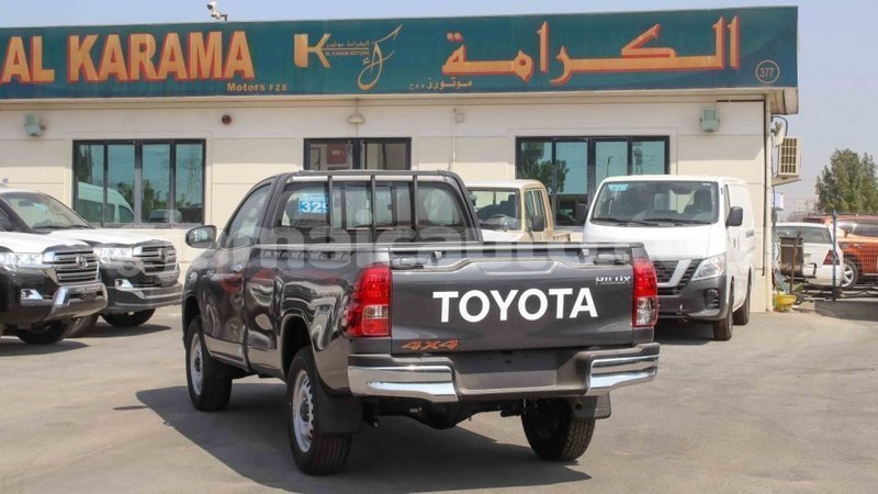 Big with watermark toyota hilux clarendon import dubai 2334