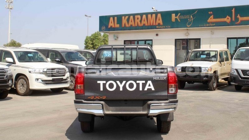 Big with watermark toyota hilux clarendon import dubai 2334