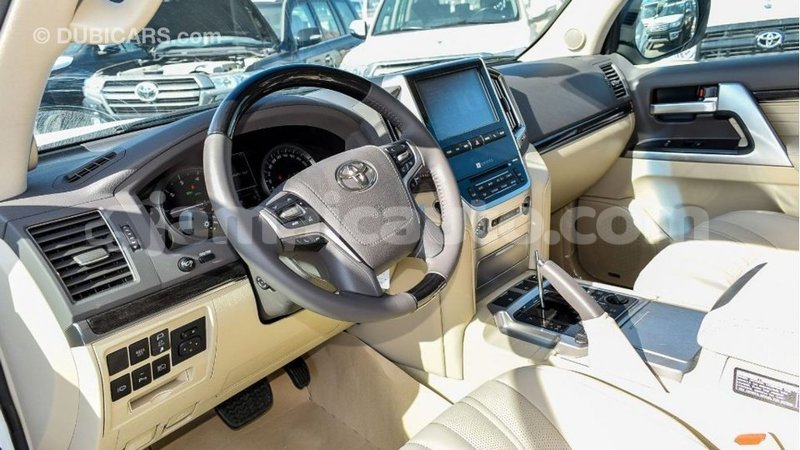 Big with watermark toyota land cruiser clarendon import dubai 2338