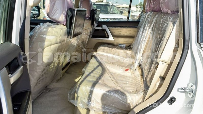 Big with watermark toyota land cruiser clarendon import dubai 2338