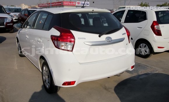 Acheter Import Voiture Toyota Yaris Blanc à Import - Dubai, Clarendon Acheter Import Voiture Toyota Yaris Blanc à Import - Dubai, Clarendon