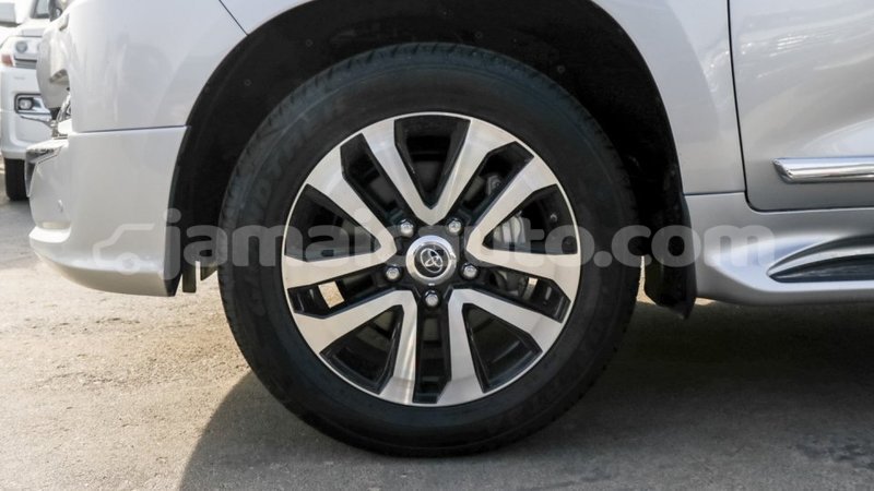 Big with watermark toyota land cruiser clarendon import dubai 2348