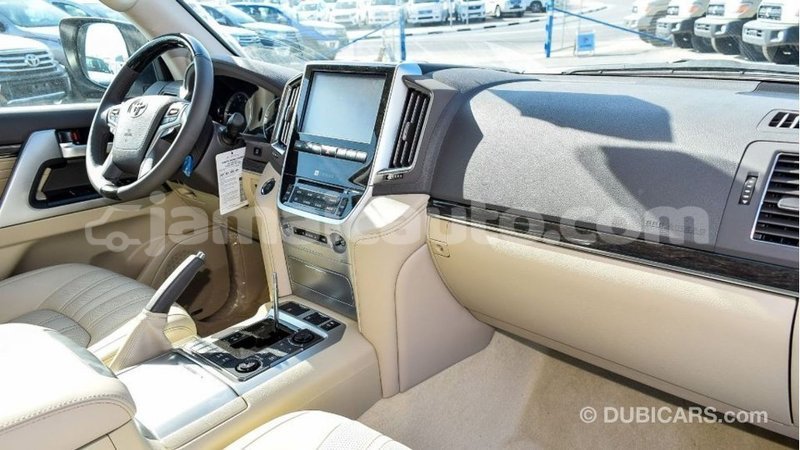 Big with watermark toyota land cruiser clarendon import dubai 2362