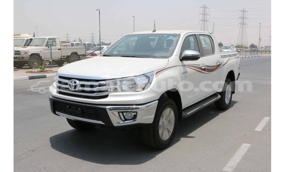 Acheter Import Voiture Toyota Hilux Blanc à Import - Dubai, Clarendon Acheter Import Voiture Toyota Hilux Blanc à Import - Dubai, Clarendon