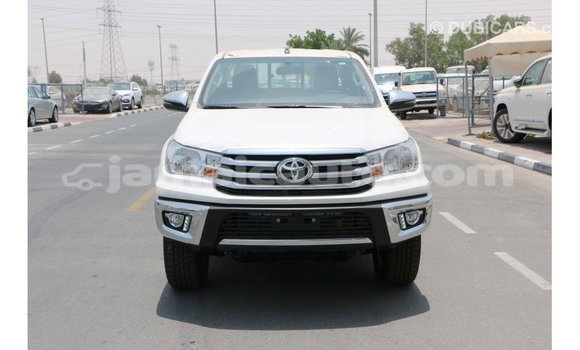 Acheter Import Voiture Toyota Hilux Blanc à Import - Dubai, Clarendon Acheter Import Voiture Toyota Hilux Blanc à Import - Dubai, Clarendon