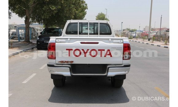 Acheter Import Voiture Toyota Hilux Blanc à Import - Dubai, Clarendon Acheter Import Voiture Toyota Hilux Blanc à Import - Dubai, Clarendon