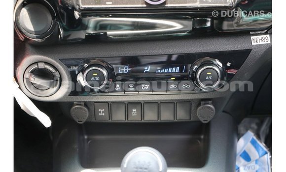 Acheter Import Voiture Toyota Hilux Blanc à Import - Dubai, Clarendon Acheter Import Voiture Toyota Hilux Blanc à Import - Dubai, Clarendon