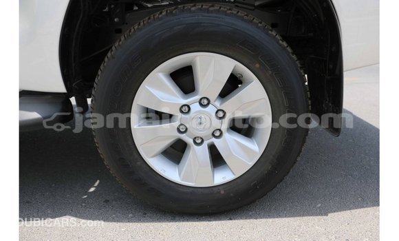 Acheter Import Voiture Toyota Hilux Blanc à Import - Dubai, Clarendon Acheter Import Voiture Toyota Hilux Blanc à Import - Dubai, Clarendon