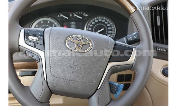Acheter Import Voiture Toyota Land Cruiser Noir à Import - Dubai, Clarendon Acheter Import Voiture Toyota Land Cruiser Noir à Import - Dubai, Clarendon
