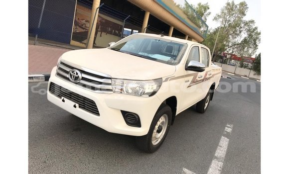 Acheter Import Voiture Toyota Hilux Blanc à Import - Dubai, Clarendon Acheter Import Voiture Toyota Hilux Blanc à Import - Dubai, Clarendon
