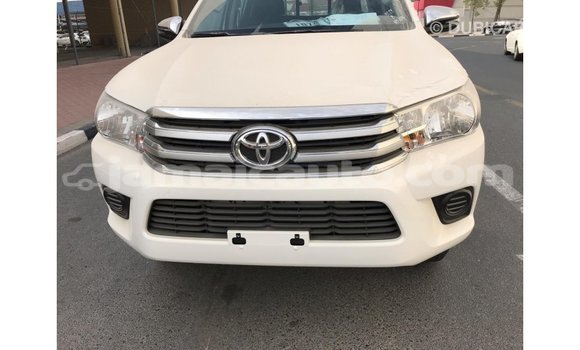 Acheter Import Voiture Toyota Hilux Blanc à Import - Dubai, Clarendon Acheter Import Voiture Toyota Hilux Blanc à Import - Dubai, Clarendon