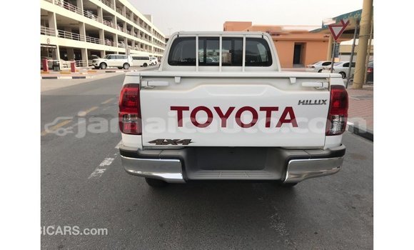 Acheter Import Voiture Toyota Hilux Blanc à Import - Dubai, Clarendon Acheter Import Voiture Toyota Hilux Blanc à Import - Dubai, Clarendon