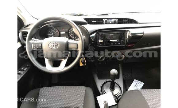 Acheter Import Voiture Toyota Hilux Blanc à Import - Dubai, Clarendon Acheter Import Voiture Toyota Hilux Blanc à Import - Dubai, Clarendon