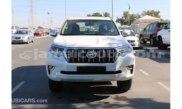 Acheter Import Voiture Toyota Prado Blanc à Import - Dubai, Clarendon Acheter Import Voiture Toyota Prado Blanc à Import - Dubai, Clarendon