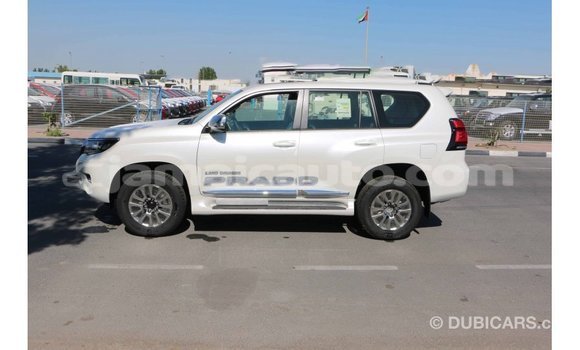 Acheter Import Voiture Toyota Prado Blanc à Import - Dubai, Clarendon Acheter Import Voiture Toyota Prado Blanc à Import - Dubai, Clarendon