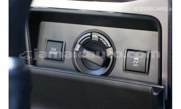 Acheter Import Voiture Toyota Prado Blanc à Import - Dubai, Clarendon Acheter Import Voiture Toyota Prado Blanc à Import - Dubai, Clarendon