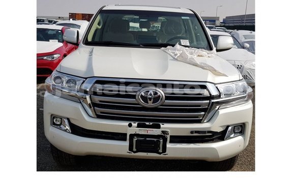 Acheter Import Voiture Toyota Land Cruiser Blanc à Import - Dubai, Clarendon Acheter Import Voiture Toyota Land Cruiser Blanc à Import - Dubai, Clarendon