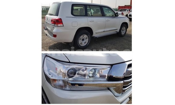 Acheter Import Voiture Toyota Land Cruiser Blanc à Import - Dubai, Clarendon Acheter Import Voiture Toyota Land Cruiser Blanc à Import - Dubai, Clarendon