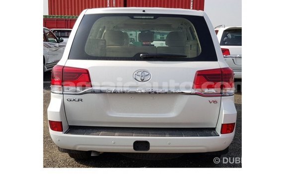 Acheter Import Voiture Toyota Land Cruiser Blanc à Import - Dubai, Clarendon Acheter Import Voiture Toyota Land Cruiser Blanc à Import - Dubai, Clarendon
