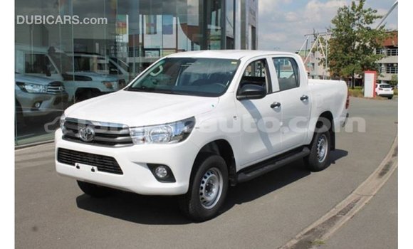 Acheter Import Voiture Toyota Hilux Blanc à Import - Dubai, Clarendon Acheter Import Voiture Toyota Hilux Blanc à Import - Dubai, Clarendon