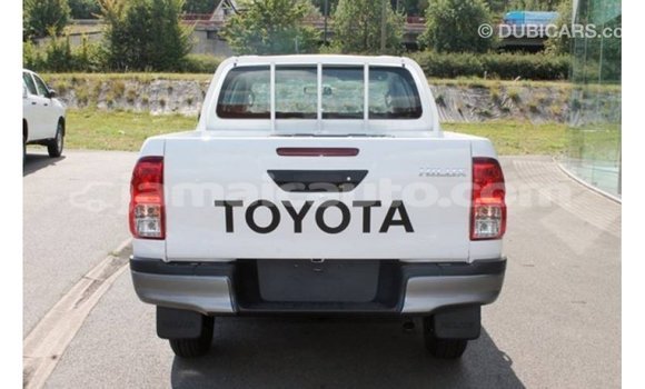 Acheter Import Voiture Toyota Hilux Blanc à Import - Dubai, Clarendon Acheter Import Voiture Toyota Hilux Blanc à Import - Dubai, Clarendon