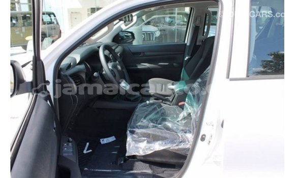 Acheter Import Voiture Toyota Hilux Blanc à Import - Dubai, Clarendon Acheter Import Voiture Toyota Hilux Blanc à Import - Dubai, Clarendon