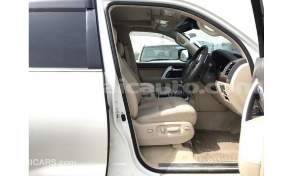 Buy Import Toyota Land Cruiser White Car in Import - Dubai in Clarendon Buy Import Toyota Land Cruiser White Car in Import - Dubai in Clarendon