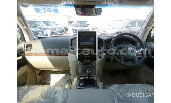 Acheter Import Voiture Toyota Land Cruiser Blanc à Import - Dubai, Clarendon Acheter Import Voiture Toyota Land Cruiser Blanc à Import - Dubai, Clarendon