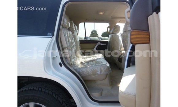 Acheter Import Voiture Toyota Land Cruiser Blanc à Import - Dubai, Clarendon Acheter Import Voiture Toyota Land Cruiser Blanc à Import - Dubai, Clarendon
