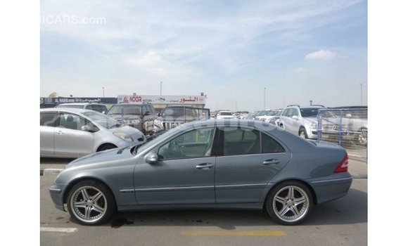 Buy Import Mercedes-Benz 190 (W201) Blue Car in Import - Dubai in Clarendon Buy Import Mercedes-Benz 190 (W201) Blue Car in Import - Dubai in Clarendon