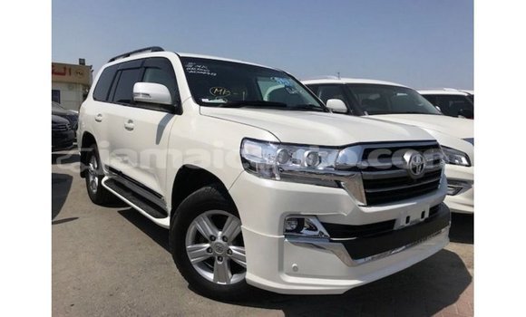 Acheter Import Voiture Toyota Land Cruiser Blanc à Import - Dubai, Clarendon Acheter Import Voiture Toyota Land Cruiser Blanc à Import - Dubai, Clarendon