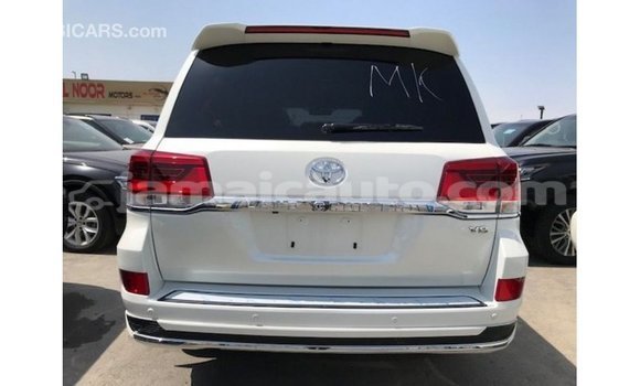 Acheter Import Voiture Toyota Land Cruiser Blanc à Import - Dubai, Clarendon Acheter Import Voiture Toyota Land Cruiser Blanc à Import - Dubai, Clarendon