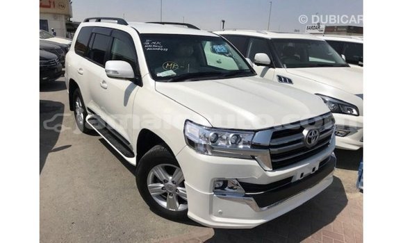 Acheter Import Voiture Toyota Land Cruiser Blanc à Import - Dubai, Clarendon Acheter Import Voiture Toyota Land Cruiser Blanc à Import - Dubai, Clarendon