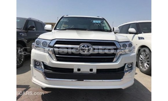 Acheter Import Voiture Toyota Land Cruiser Blanc à Import - Dubai, Clarendon Acheter Import Voiture Toyota Land Cruiser Blanc à Import - Dubai, Clarendon