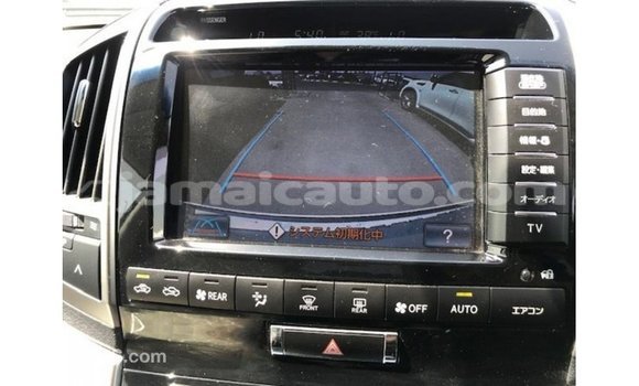 Acheter Import Voiture Toyota Land Cruiser Blanc à Import - Dubai, Clarendon Acheter Import Voiture Toyota Land Cruiser Blanc à Import - Dubai, Clarendon