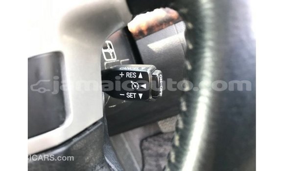 Acheter Import Voiture Toyota Land Cruiser Blanc à Import - Dubai, Clarendon Acheter Import Voiture Toyota Land Cruiser Blanc à Import - Dubai, Clarendon