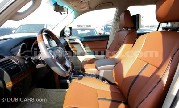 Acheter Import Voiture Toyota Prado Blanc à Import - Dubai, Clarendon Acheter Import Voiture Toyota Prado Blanc à Import - Dubai, Clarendon