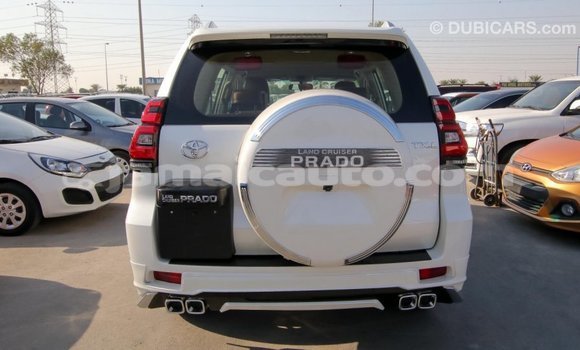 Acheter Import Voiture Toyota Prado Blanc à Import - Dubai, Clarendon Acheter Import Voiture Toyota Prado Blanc à Import - Dubai, Clarendon