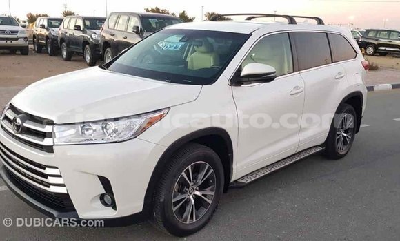 Acheter Import Voiture Toyota Highlander Blanc à Import - Dubai, Clarendon Acheter Import Voiture Toyota Highlander Blanc à Import - Dubai, Clarendon