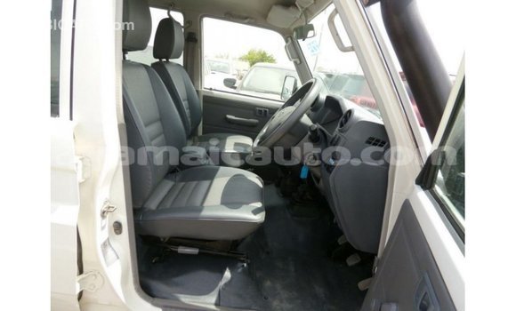 Buy Import Toyota Land Cruiser White Car in Import - Dubai in Clarendon Buy Import Toyota Land Cruiser White Car in Import - Dubai in Clarendon
