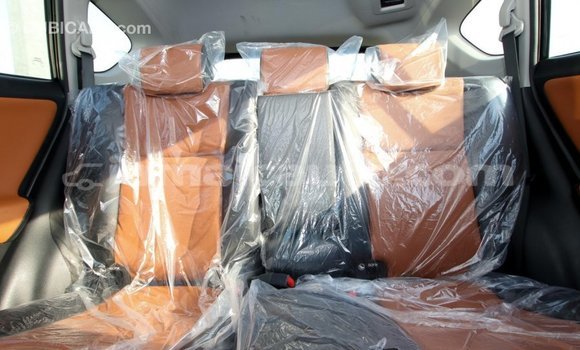 Acheter Import Utilitaire Toyota HiAce Noir à Import - Dubai, Clarendon Acheter Import Utilitaire Toyota HiAce Noir à Import - Dubai, Clarendon