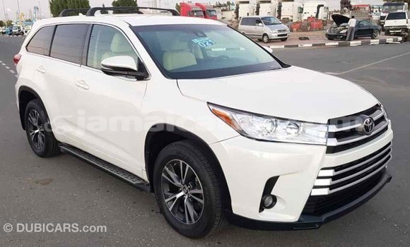 Acheter Import Voiture Toyota Highlander Blanc à Import - Dubai, Clarendon Acheter Import Voiture Toyota Highlander Blanc à Import - Dubai, Clarendon