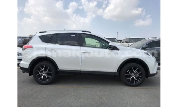 Buy Import Toyota 4Runner White Car in Import - Dubai in Clarendon Buy Import Toyota 4Runner White Car in Import - Dubai in Clarendon