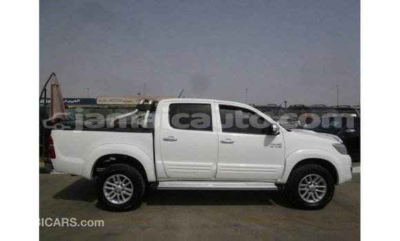 Buy Import Toyota Hilux White Car in Import - Dubai in Clarendon Buy Import Toyota Hilux White Car in Import - Dubai in Clarendon