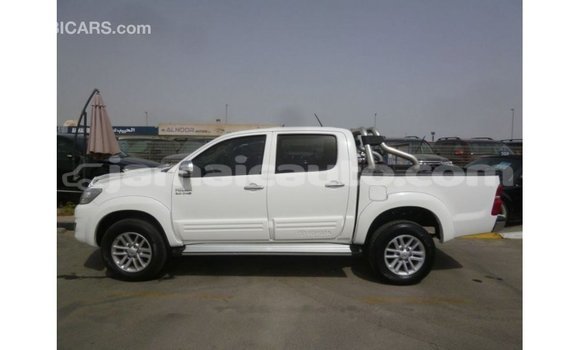 Buy Import Toyota Hilux White Car in Import - Dubai in Clarendon Buy Import Toyota Hilux White Car in Import - Dubai in Clarendon