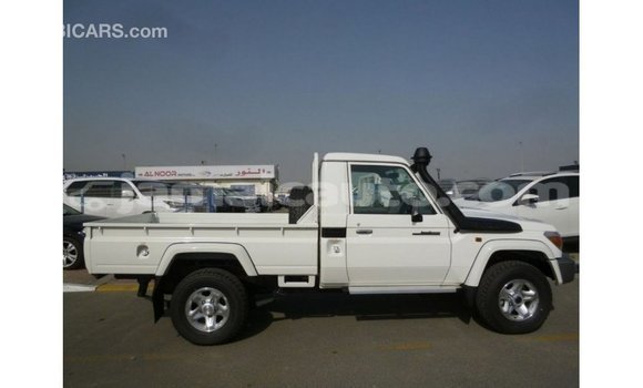 Buy Import Toyota Land Cruiser White Car in Import - Dubai in Clarendon Buy Import Toyota Land Cruiser White Car in Import - Dubai in Clarendon