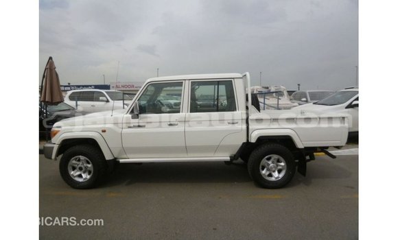 Buy Import Toyota Land Cruiser White Car in Import - Dubai in Clarendon Buy Import Toyota Land Cruiser White Car in Import - Dubai in Clarendon