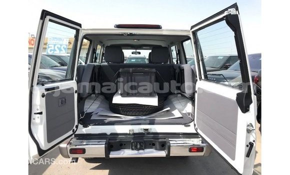 Buy Import Toyota Land Cruiser White Car in Import - Dubai in Clarendon Buy Import Toyota Land Cruiser White Car in Import - Dubai in Clarendon