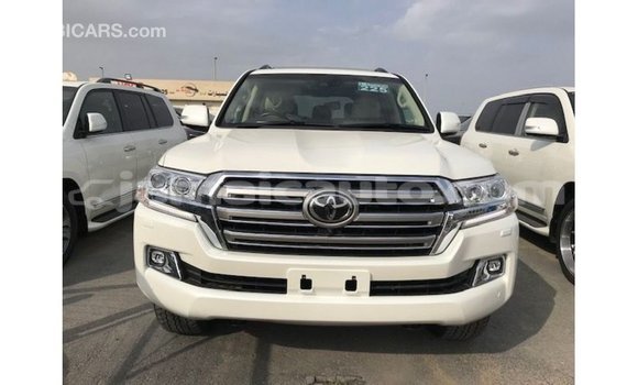 Acheter Import Voiture Toyota Land Cruiser Blanc à Import - Dubai, Clarendon Acheter Import Voiture Toyota Land Cruiser Blanc à Import - Dubai, Clarendon